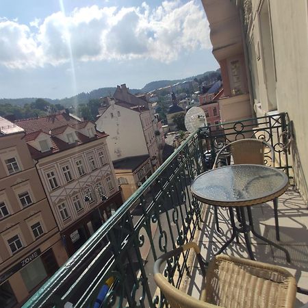Apartman 63M2 S Balkonem V Lazenskem Centru Karlovy Vary Bagian luar foto