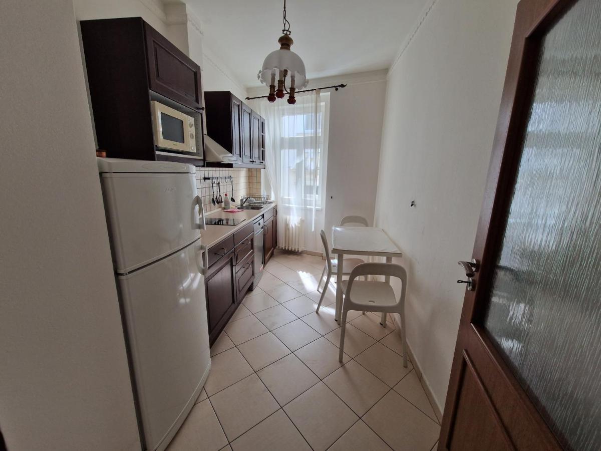 Apartman 63M2 S Balkonem V Lazenskem Centru Karlovy Vary Bagian luar foto
