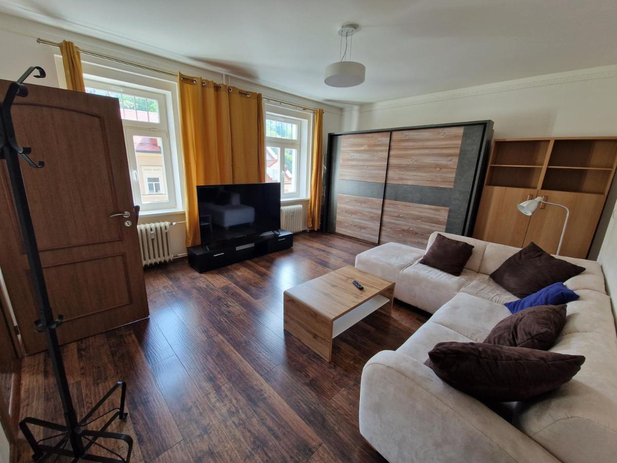 Apartman 63M2 S Balkonem V Lazenskem Centru Karlovy Vary Bagian luar foto