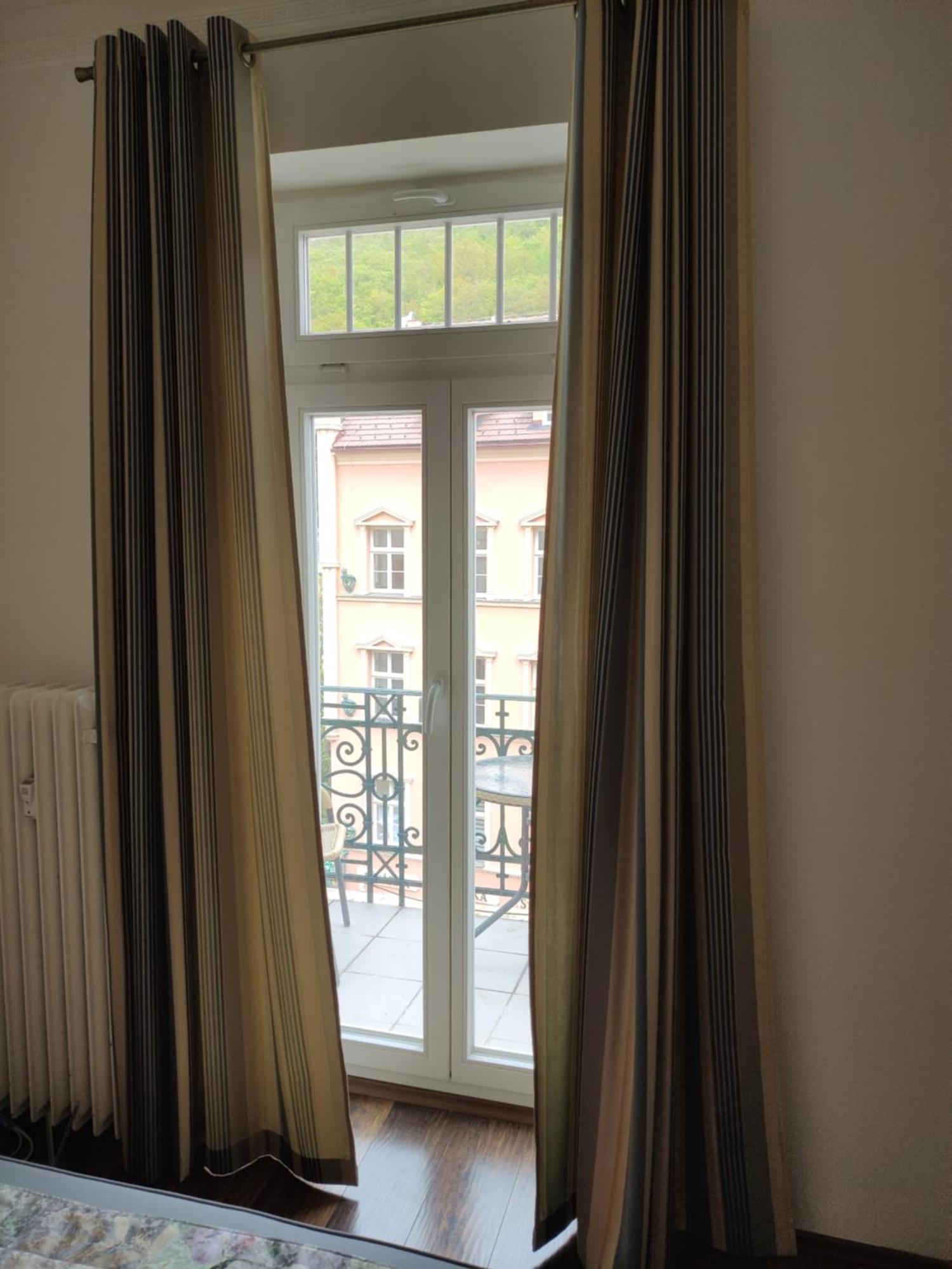 Apartman 63M2 S Balkonem V Lazenskem Centru Karlovy Vary Bagian luar foto